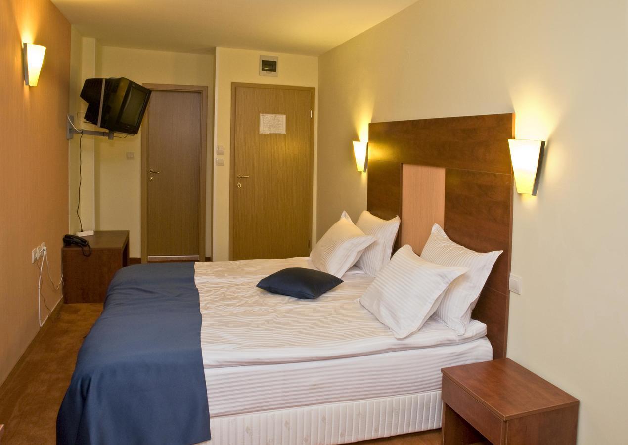 Hotel 4 Zona Sofia Exterior photo